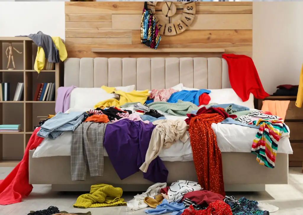 How to organize a messy bedroom